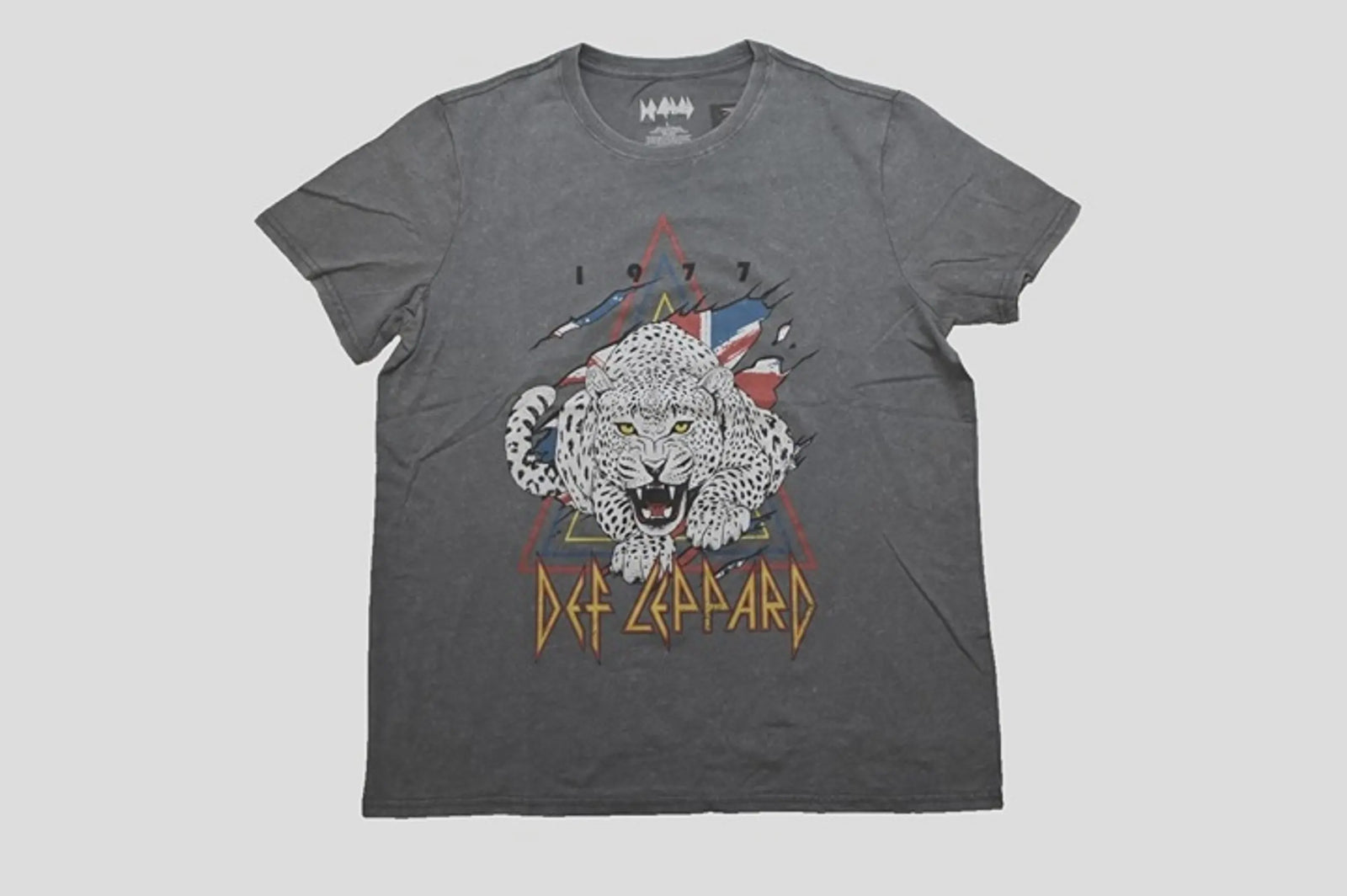 Def Leppard - 1977 Leopard And British Flag T-shirt